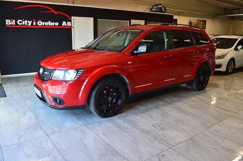 Röd Begagnad 2014 Fiat Freemont SUV | 124 900 kr (Lite dyr) - Bild 1/4