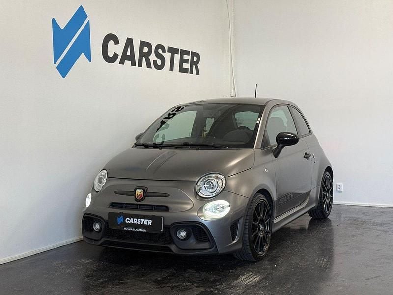 Grå Begagnad 2019 Abarth 595 Competizione Halvkombi | 229 900 kr (Lite dyr) - Bild 1/4