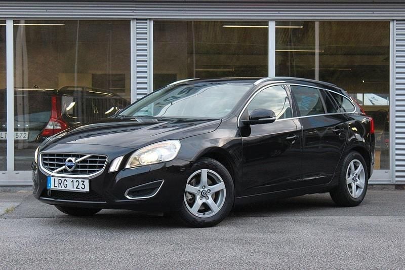 Svart Begagnad 2011 Volvo V60 Summum Kombi | 94 900 kr (Bra pris) - Bild 1/4