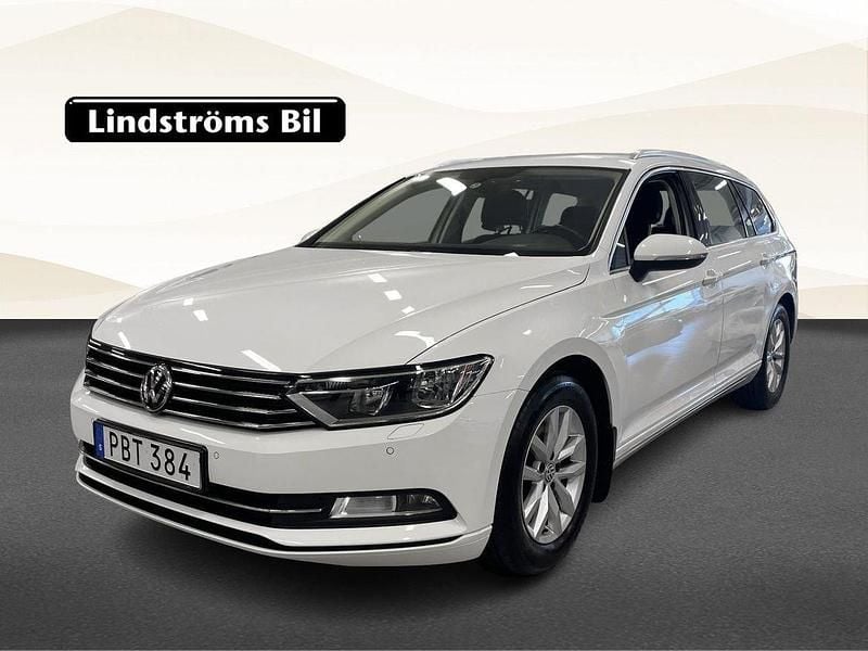 Vit Begagnad 2018 VW Passat Kombi | 204 900 kr (Marknadspris) - Bild 1/3