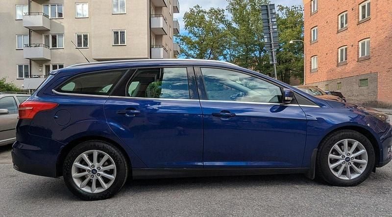 Blå Begagnad 2016 Ford Focus Titanium Kombi | 75 000 kr (Bra pris) - Bild 1/4