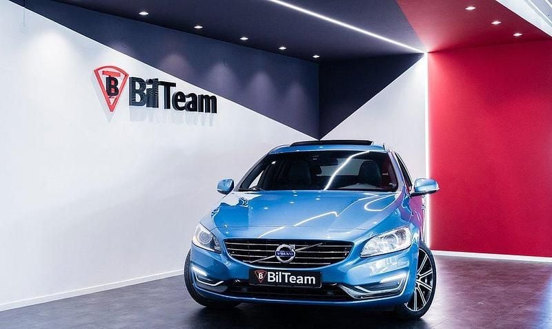 Blå Begagnad 2014 Volvo V60 Momentum Kombi | 189 900 kr (Lite dyr) - Bild 1/4