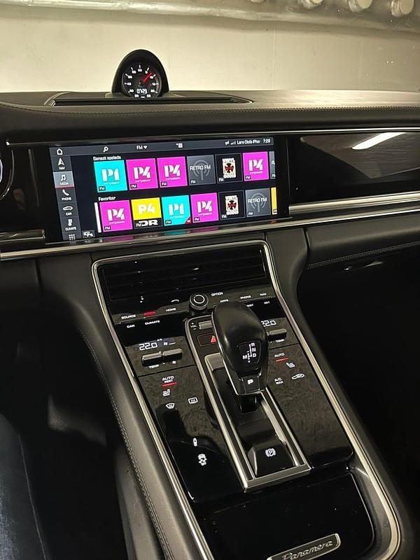 Vulcano grey metallic Begagnad 2018 Porsche Panamera 4S Sport Turismo Sedan | 785 000 kr (Marknadspris) - Bild 1/4