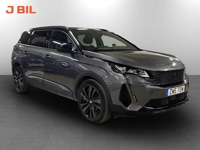Grå Begagnad 2024 Peugeot 5008 GT SUV | 324 900 kr (Marknadspris) - Bild 1/4