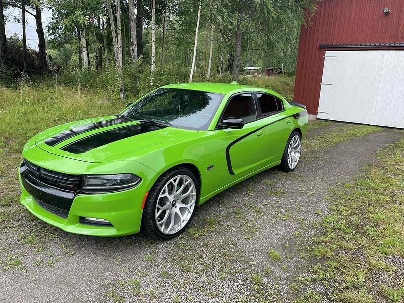 Ljusgrön Begagnad 2017 Dodge Charger Sedan | 275 000 kr (Superpris) - Bild 1/4