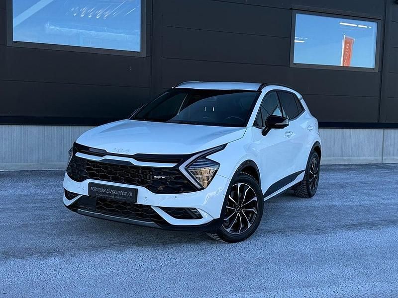 Vit Begagnad 2022 Kia Sportage GT-Line SUV | 359 800 kr (Marknadspris) - Bild 1/4