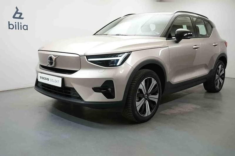 Grå Begagnad 2023 Volvo XC40 Single Motor SUV | 364 900 kr - Bild 1/1