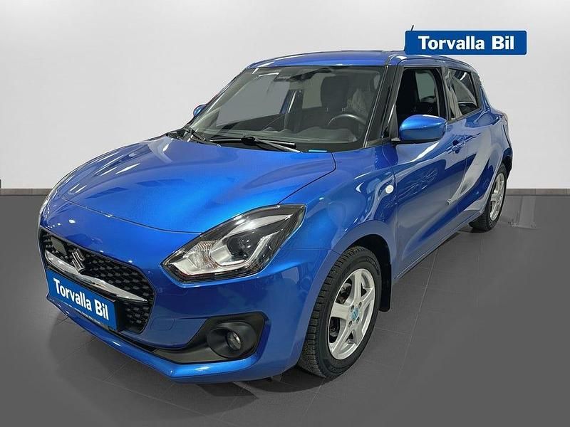 Blå Begagnad 2020 Suzuki Swift Halvkombi | 139 000 kr (Marknadspris) - Bild 1/4
