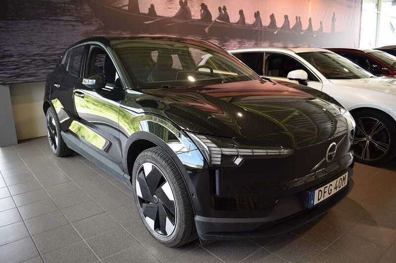 Svart Begagnad 2024 Volvo EX30 Performance SUV | 439 000 kr (Bra pris) - Bild 1/4