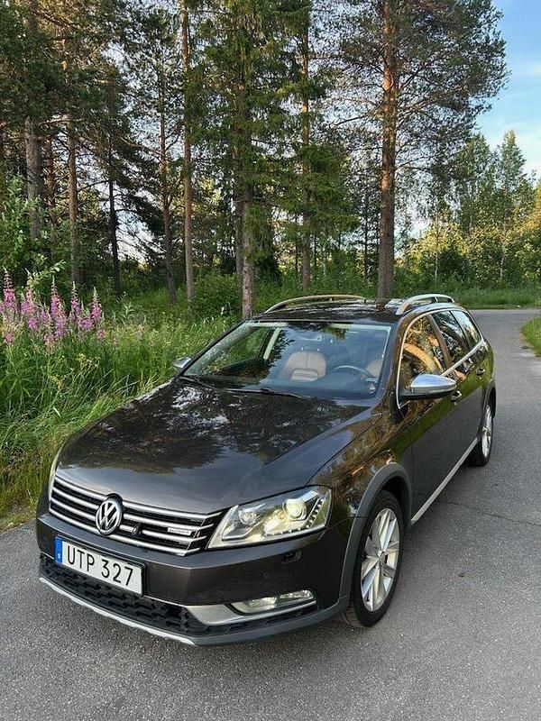 Brun Begagnad 2015 VW Passat Alltrack Kombi | 95 000 kr (Superpris) - Bild 1/4
