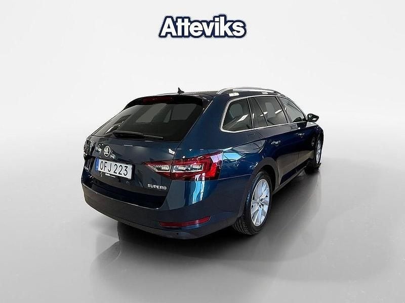 Begagnad Skoda Superb 190 HK (139 kW) 2016 Blå Kombi
