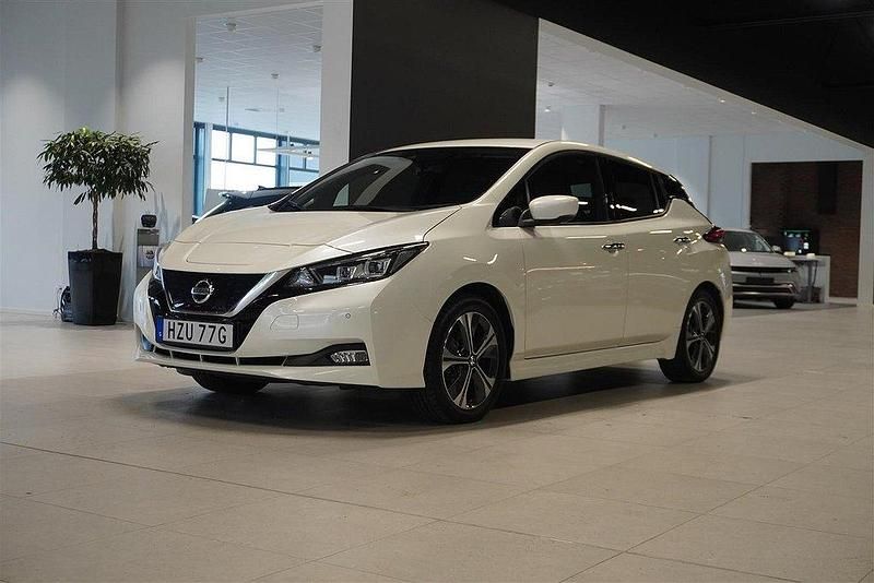 Vit Begagnad 2021 Nissan Leaf Tekna Halvkombi | 184 900 kr (Bra pris) - Bild 1/4