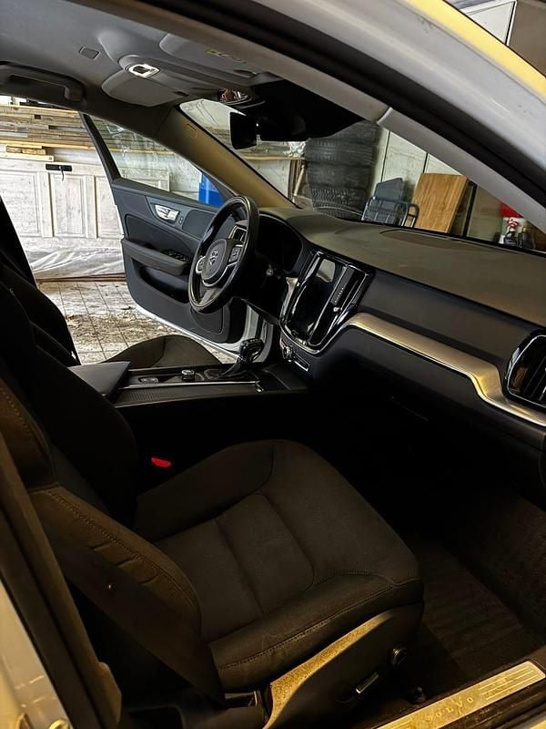 Begagnad Volvo V60 150 HK (110 kW) 2019 Vit Kombi