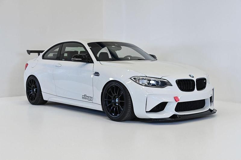 Vit Begagnad 2017 BMW M2 Sportkupé | 499 900 kr (Lite dyr) - Bild 1/4
