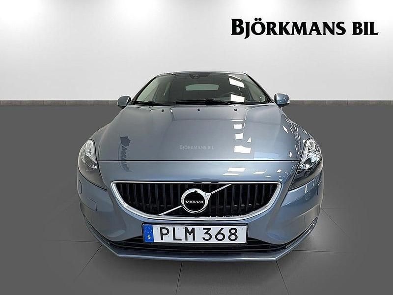 Begagnad Volvo V40 Business Edition 152 HK (111 kW) 2017 Ljusblå Kombi