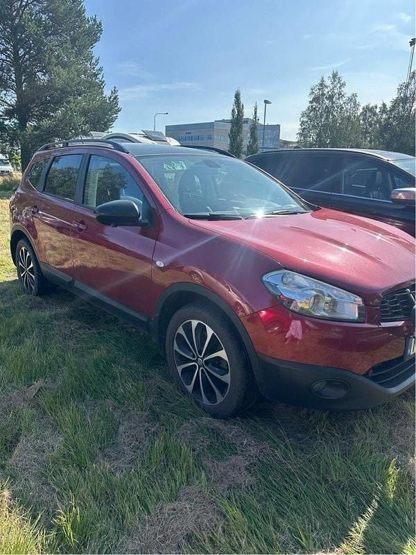 Röd Begagnad 2013 Nissan Qashqai +2 SUV | 75 000 kr (Bra pris) - Bild 1/2
