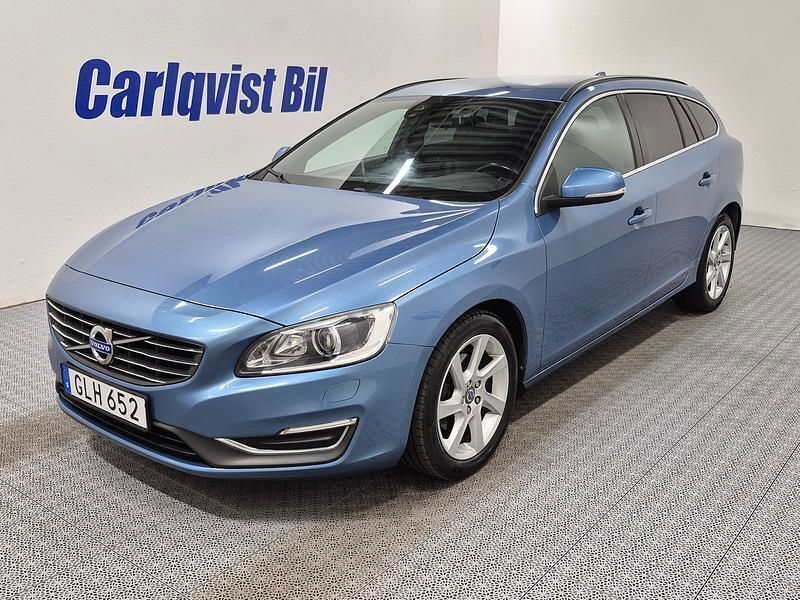 Powerblå metallic Begagnad 2015 Volvo V60 Momentum Kombi | 164 000 kr (Lite dyr) - Bild 1/4