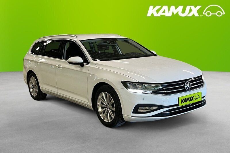 Vit Begagnad 2021 VW Passat Kombi | 209 700 kr (Marknadspris) - Bild 1/4