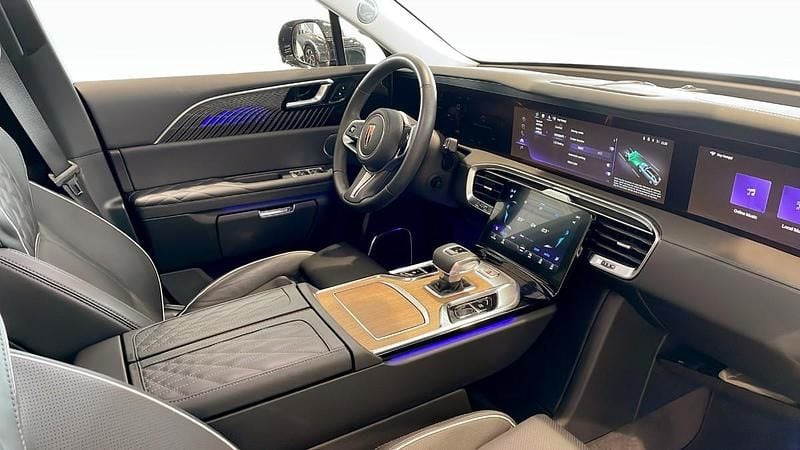 Begagnad Hongqi E-HS9 405 kW (551 HK) 2022 Svart SUV