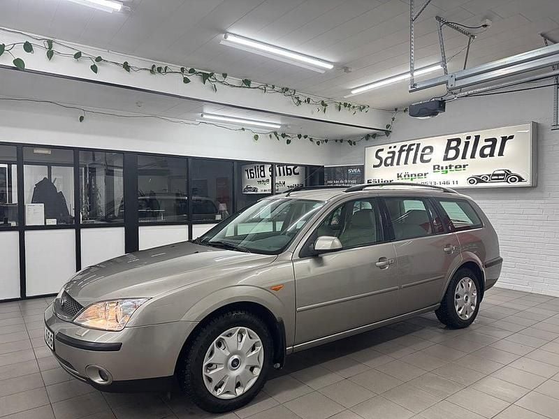 Begagnad Ford Mondeo 146 HK (107 kW) 2001 Ljusgrå Kombi
