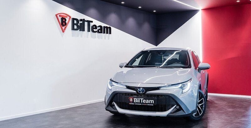 Grå Begagnad 2021 Toyota Corolla Kombi | 279 900 kr (Lite dyr) - Bild 1/4