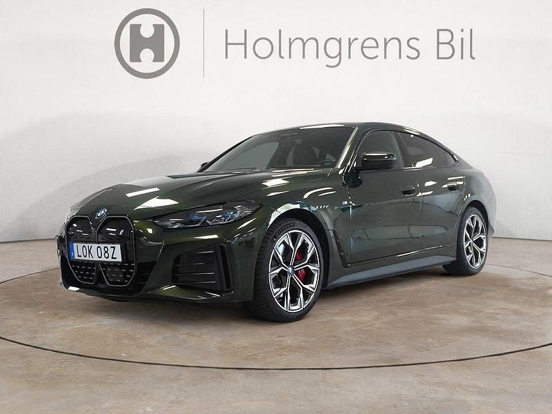 Grön Begagnad 2023 BMW i4 M Sport Sedan | 539 800 kr (Dyr) - Bild 1/4