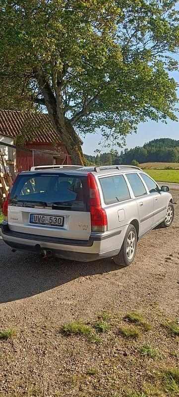 Grå Begagnad 2004 Volvo V70 Business Edition Kombi | 18 000 kr (Bra pris) - Bild 1/4