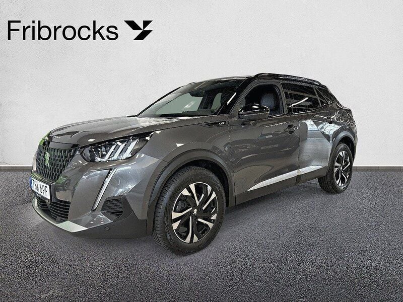 Grå Begagnad 2023 Peugeot 2008 GT SUV | 239 800 kr (Marknadspris) - Bild 1/4