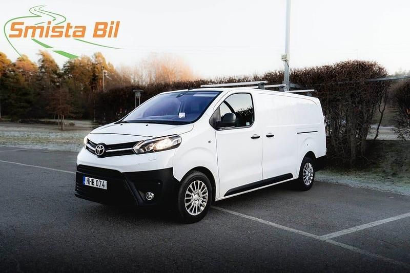 Vit Begagnad 2019 Toyota Proace Van | 199 700 kr (Marknadspris) - Bild 1/3
