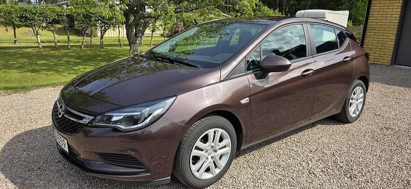 Brun Begagnad 2016 Opel Astra Enjoy Halvkombi | 89 000 kr (Bra pris) - Bild 1/4
