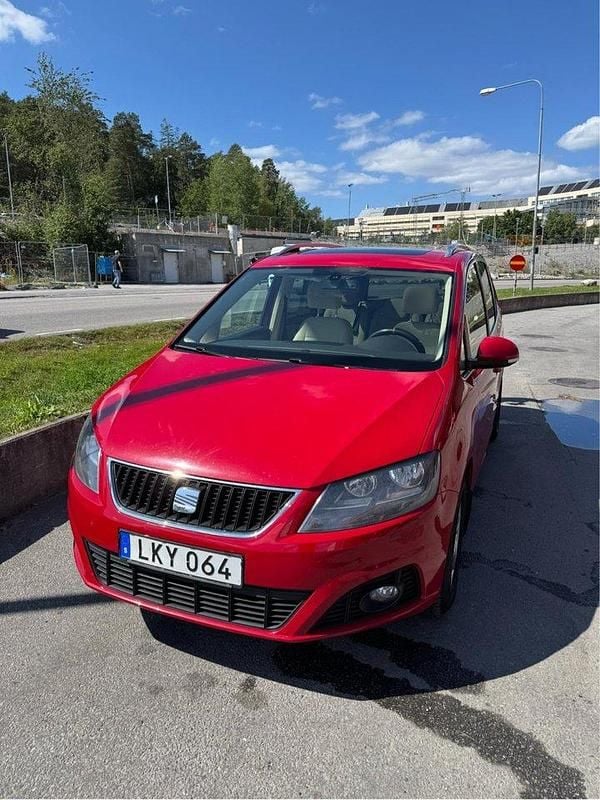 Röd Begagnad 2014 Seat Alhambra Ecomotive Minibuss | 110 000 kr - Bild 1/4
