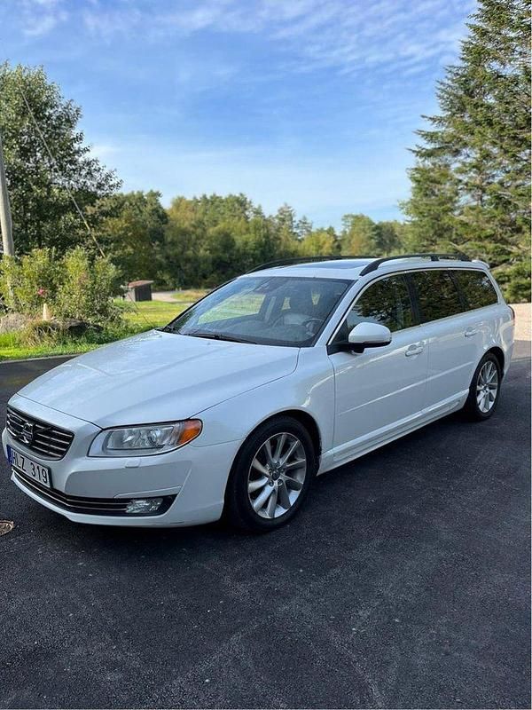 Vit Begagnad 2014 Volvo V70 Momentum Kombi | 84 000 kr (Marknadspris) - Bild 1/4