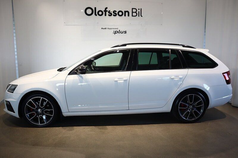 Vit Begagnad 2017 Skoda Octavia Kombi | 219 000 kr - Bild 1/4