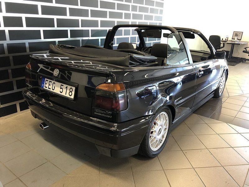 Begagnad VW Golf Cabriolet 90 HK (66 kW) 1997 Svart Cab