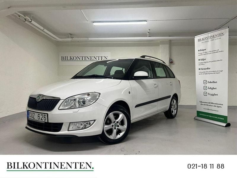Vit Begagnad 2012 Skoda Fabia Elegance Kombi | 72 400 kr (Lite dyr) - Bild 1/4