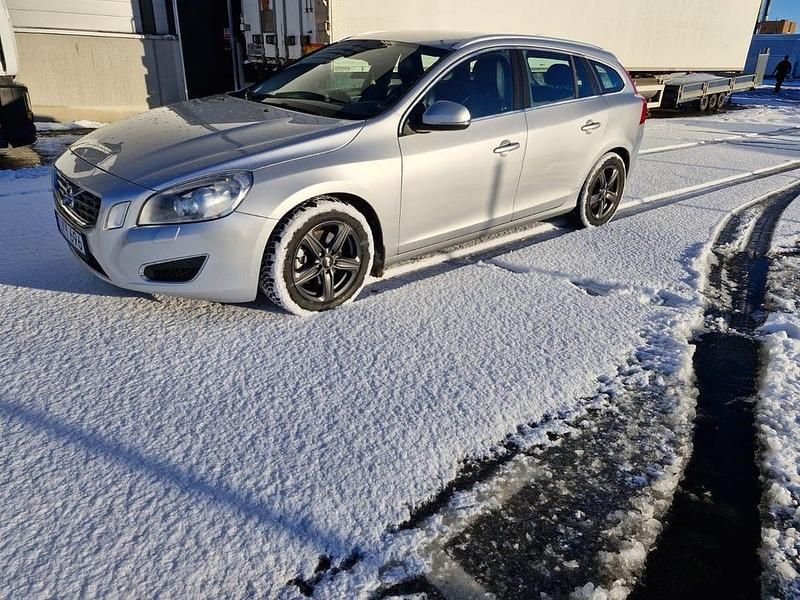 Begagnad 2012 Volvo V60 Kombi | 52 000 kr (Marknadspris) - Bild 1/4