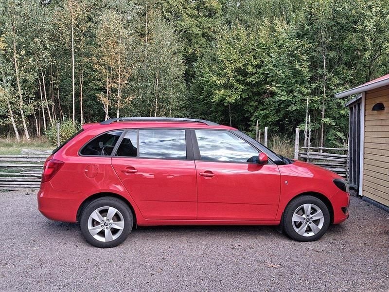Röd Begagnad 2014 Skoda Fabia Ambiente Kombi | 67 000 kr (Superpris) - Bild 1/4