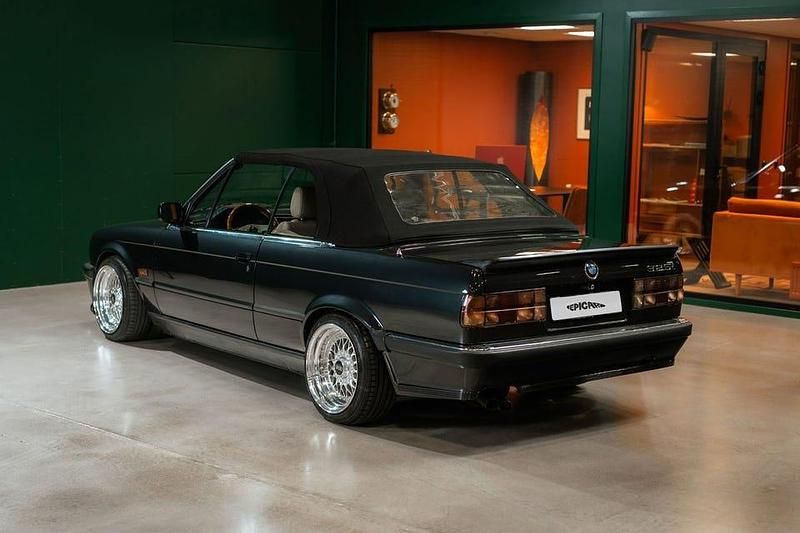 Begagnad BMW 325 170 HK (125 kW) 1989 Svart Cab