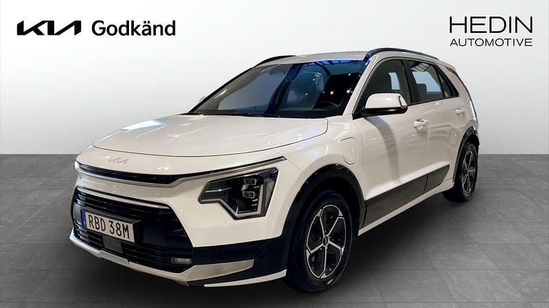 Vit (white) Begagnad 2024 Kia Niro SUV | 339 900 kr (Marknadspris) - Bild 1/4
