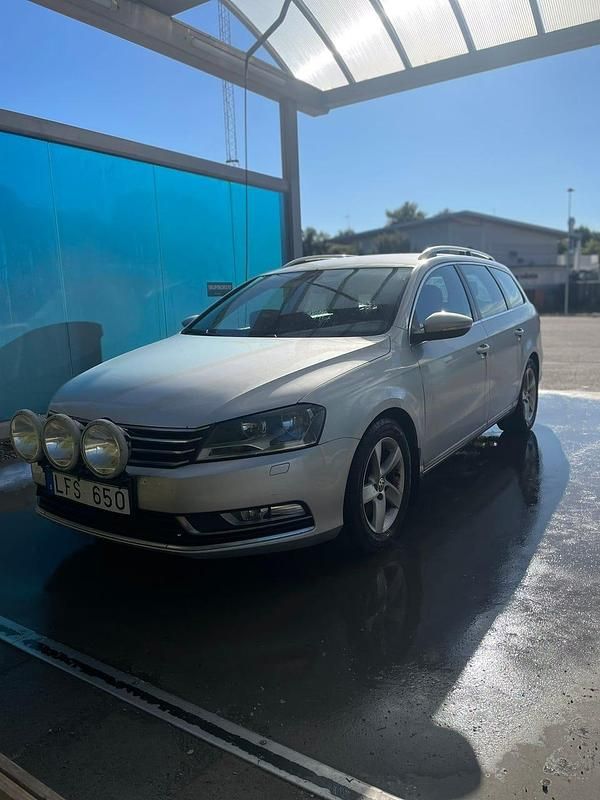 Silver Begagnad 2011 VW Passat Kombi | 37 500 kr (Dyr) - Bild 1/1