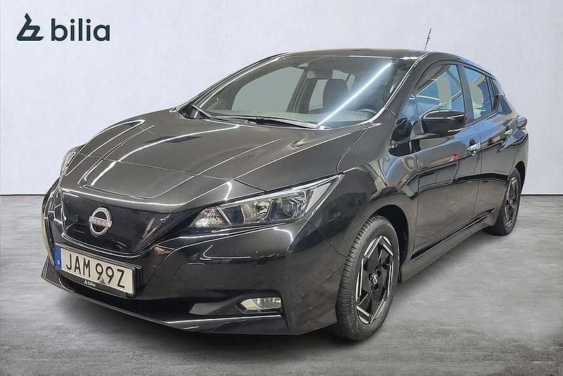 Svart Begagnad 2023 Nissan Leaf Acenta Halvkombi | 199 000 kr (Marknadspris) - Bild 1/4