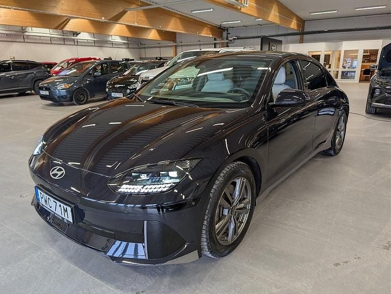 Blå Begagnad 2023 Hyundai Ioniq 6 Advanced Sedan | 399 900 kr - Bild 1/4