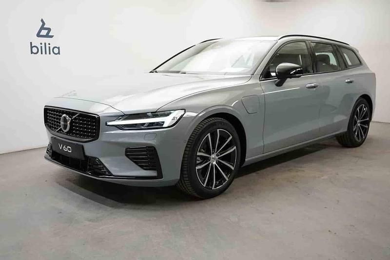 Grå Ny 2026 Volvo V60 Kombi | 569 900 kr (Marknadspris) - Bild 1/1