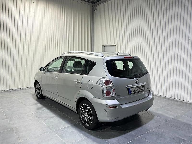 Begagnad Toyota Corolla Verso 136 HK (100 kW) 2007 Silver Minibuss