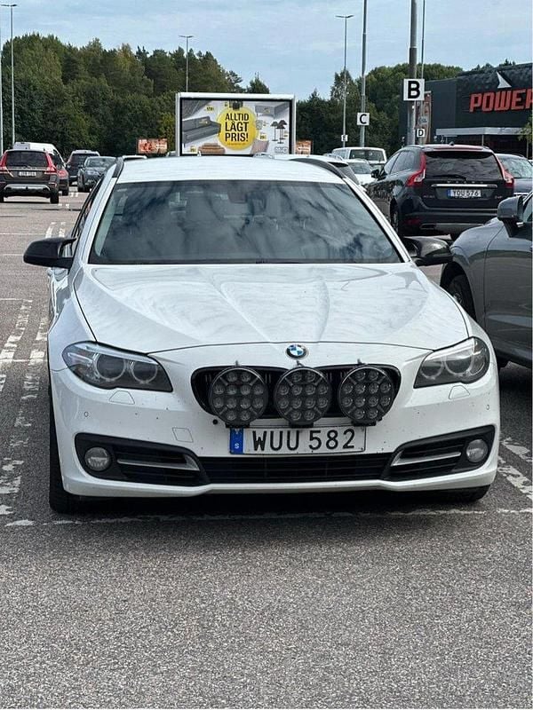 Vit Begagnad 2014 BMW 520 Kombi | 100 000 kr (Superpris) - Bild 1/4