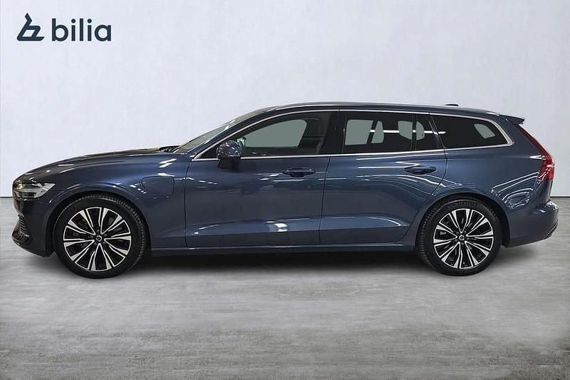 Begagnad Volvo V60 Core 355 HK (261 kW) 2023 Blå Kombi