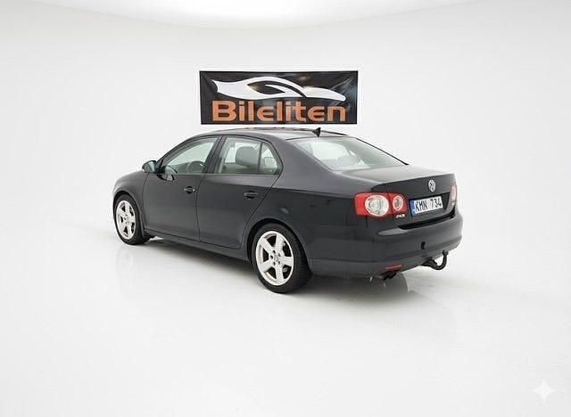 Begagnad VW Jetta Trendline 102 HK (75 kW) 2009 Svart Sedan