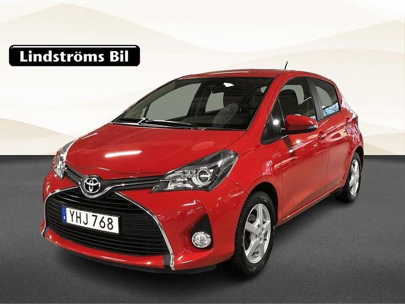 Röd Begagnad 2016 Toyota Yaris Active Halvkombi | 135 000 kr (Marknadspris) - Bild 1/3