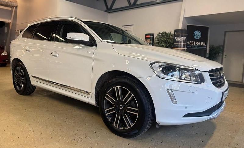 Vit Begagnad 2017 Volvo XC60 Standard SUV | 219 900 kr (Marknadspris) - Bild 1/4