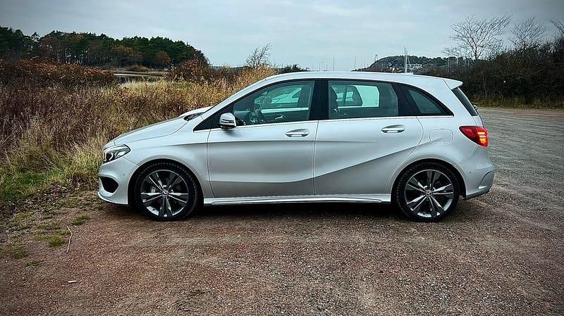 Begagnad Mercedes B180 109 HK (80 kW) 2016 Minibuss